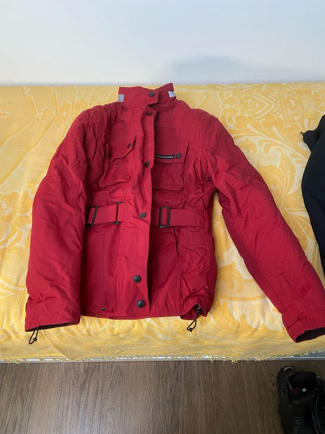 Chaqueta moto roja + chaleco y botas