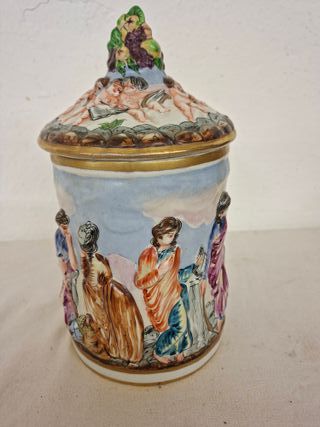 Tarro antiguo de porcelana