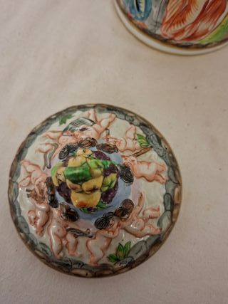 Tarro antiguo de porcelana