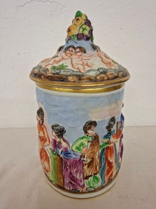 Tarro antiguo de porcelana
