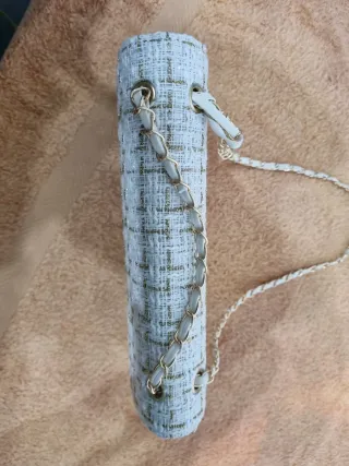 Bolso blanco y dorado
