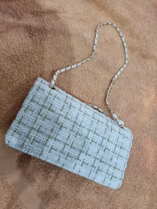 Bolso blanco y dorado