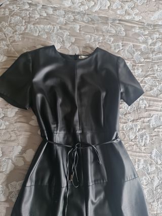 Vestido midi Sfera ecopiel negro