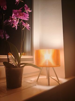 Lampara 3D PETG naranja y blanca