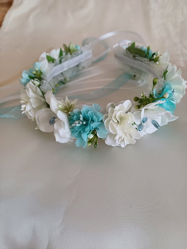 Coroncina fiori turchese-bianca