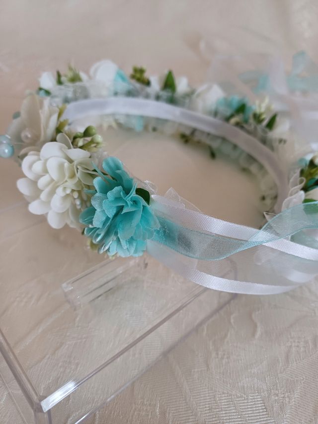 Coroncina fiori turchese-bianca