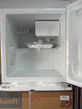 Mininevera Kunft Nueva. minibar.....