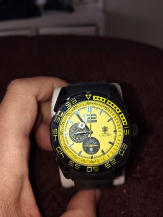 Reloj Calgary negro y amarillo