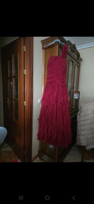 Vestido largo burdeos de fiesta. 