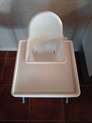 Silla alta bebé - blanca cuatro unidades en venta.