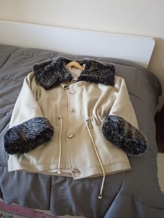 Chaquetón beige lana y piel, talla 42-44