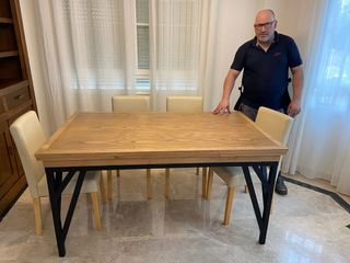 Mesa extensible de madera y metal