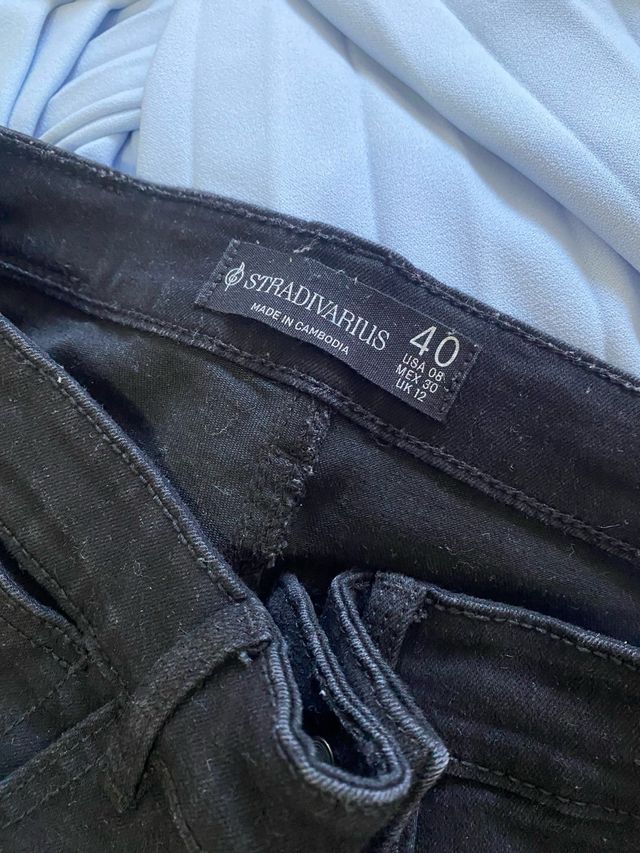 Vaqueros negros Stradivarius -