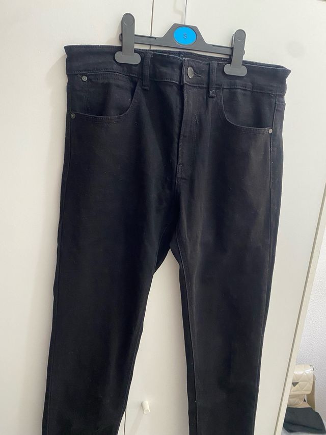 Vaqueros negros Stradivarius -