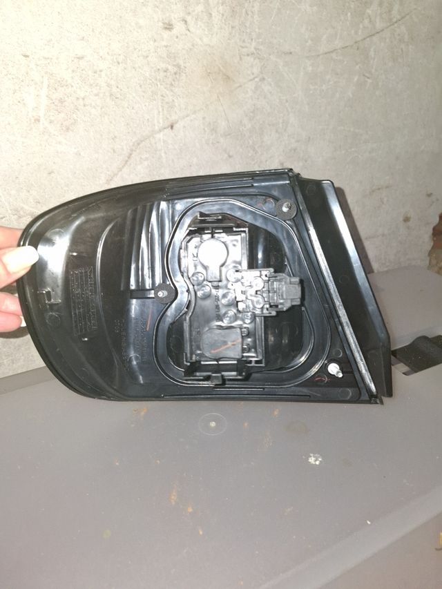 Faro Trasero Nissan - Derecho