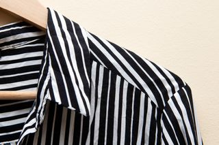 Camisa de rayas negras y blancas de Esmara