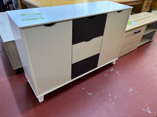 Aparador blanco y negro