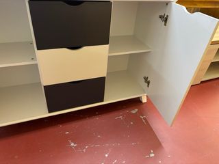 Aparador blanco y negro