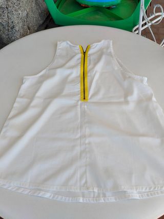 Blusa blanca con pedrería