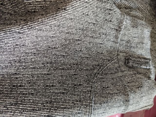 Pantaloni aderenti grigio-bianchi