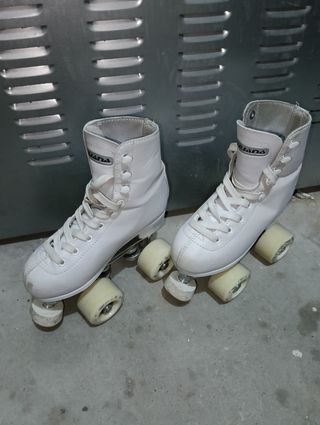 Patines infantiles blancos.