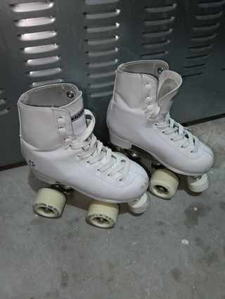 Patines infantiles blancos.