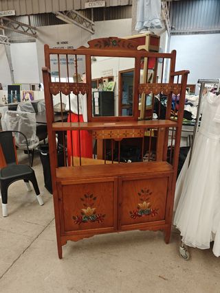 Mueble madera pintado a mano