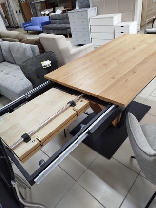 Mesa de comedor extensible, madera y metal negro