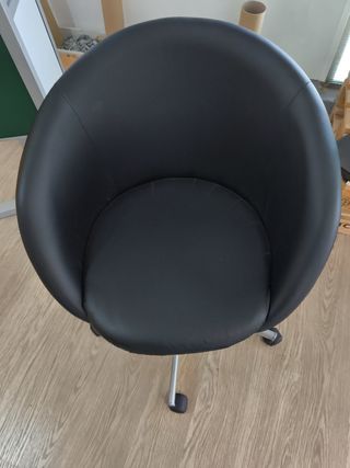 Silla giratoria negra