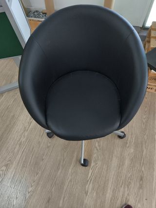Silla giratoria negra