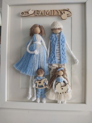 Cuadro familiar premamá en macramé.