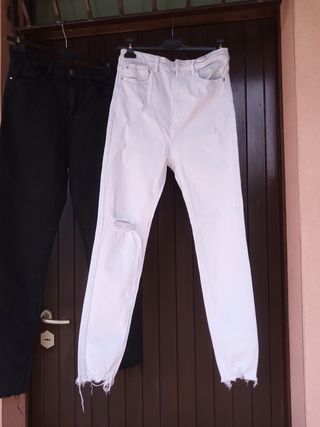 Jeans Stradivarius neri e bianchi