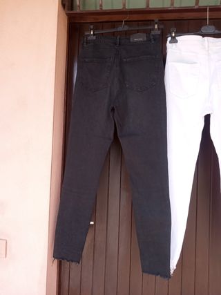 Jeans Stradivarius neri e bianchi