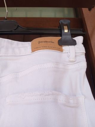 Jeans Stradivarius neri e bianchi