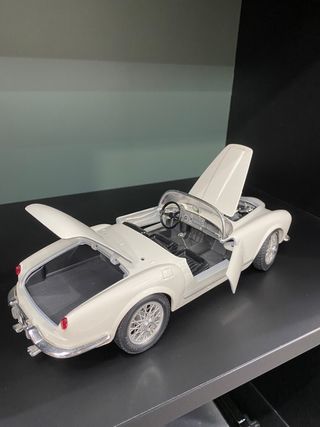 MAQUETA coche escala 1/18