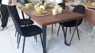 SUPEROFERTA MESA Y CUATRO SILLAS ACACIA
