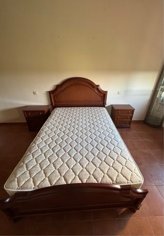 Dormitorio clásico: Armario+ mesillas+cama+cómoda