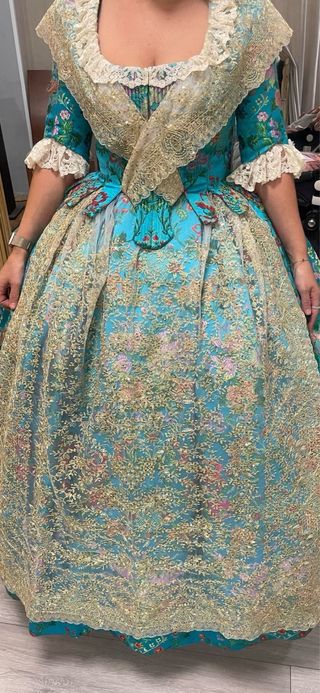 Traje Fallera: Azul y Dorado