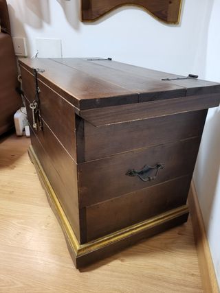 Baúl madera antiguo