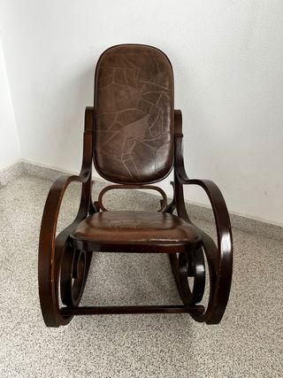 Mecedora vintage de madera y piel