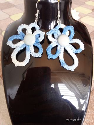 Orecchini floreali fatti a mano