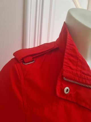 Parka roja Zara