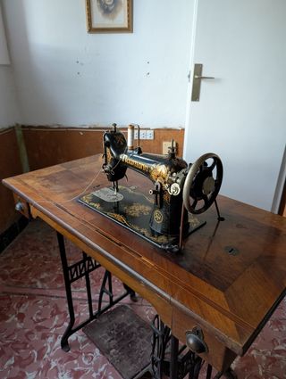 Máquina coser Naumann Antigua