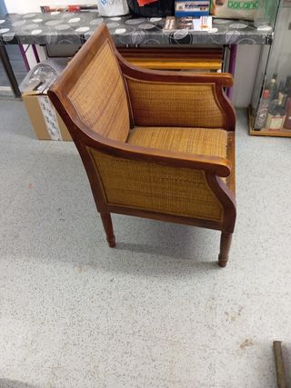 Sillón mimbre y madera marrón