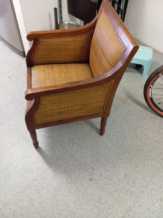 Sillón mimbre y madera marrón