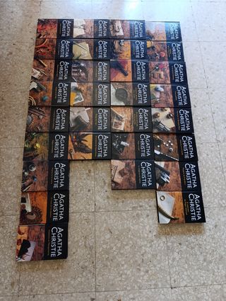 Lote de 30 libros de Agatha Christie.