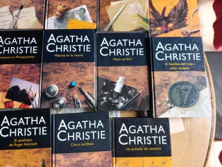 Lote de 21 libros de Agatha Christie.