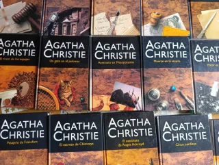 Lote de 21 libros de Agatha Christie.
