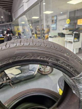 Neumáticos 235/45 R19 99v