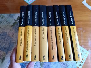 Lote de 30 libros de Agatha Christie.